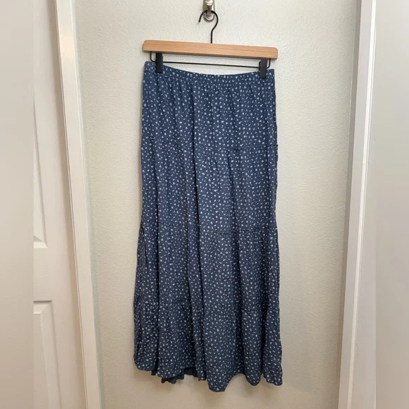Brandy Melville - Izzy Floral Maxi Skirt in Blue & White - Picture 4 of 11